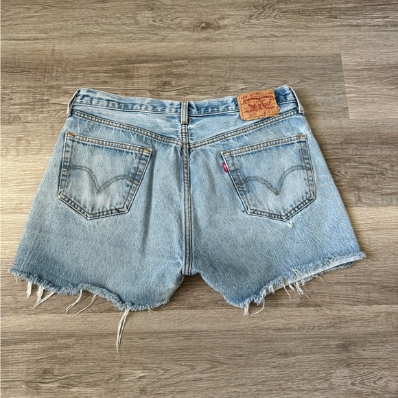 Vtg Levi’s 501 button fly cut off shorts size 38 - Picture 9 of 10
